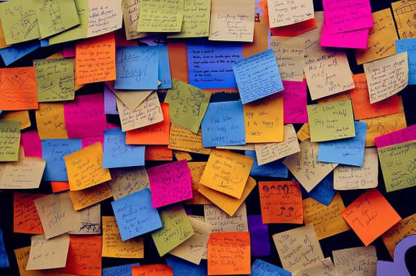 Unorganized post-it notes